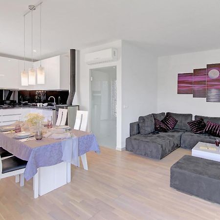 Apartment Moretic Gromaca Bagian luar foto