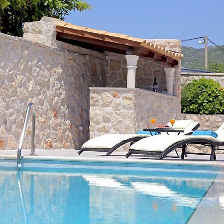 Apartment Moretic Gromaca Bagian luar foto