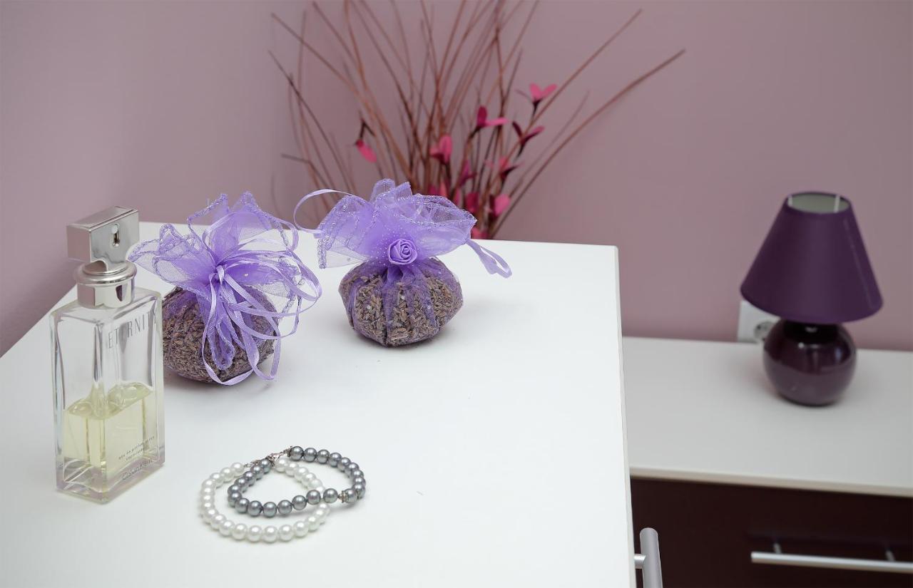 Apartment Moretic Gromaca Bagian luar foto