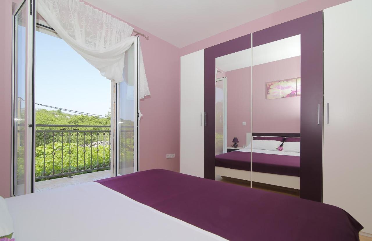 Apartment Moretic Gromaca Bagian luar foto