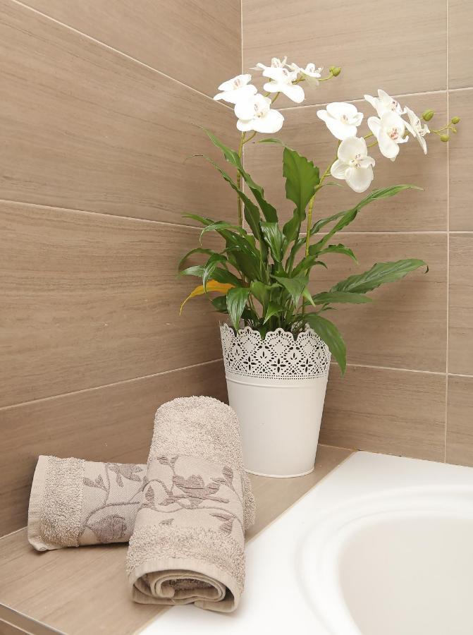Apartment Moretic Gromaca Bagian luar foto