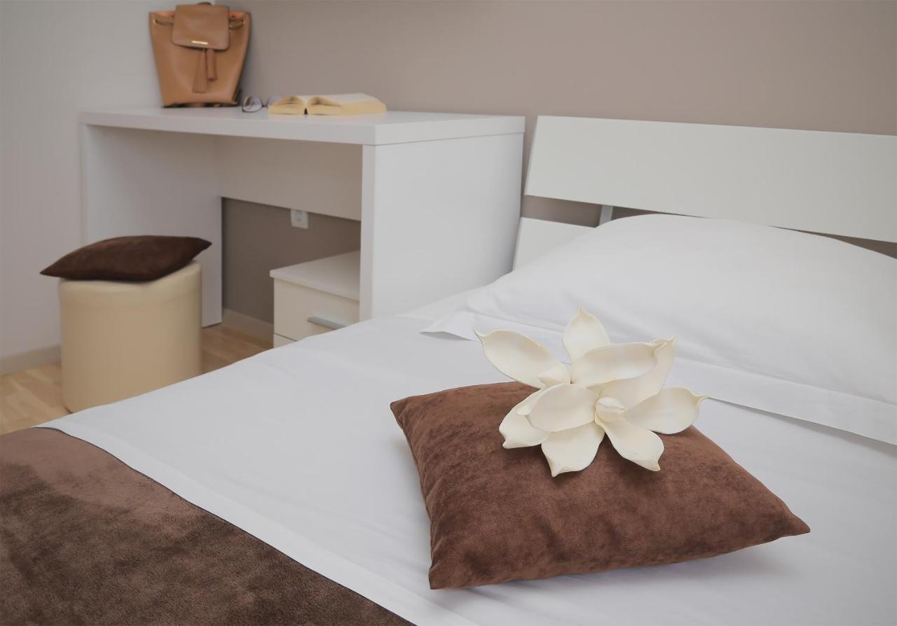 Apartment Moretic Gromaca Bagian luar foto