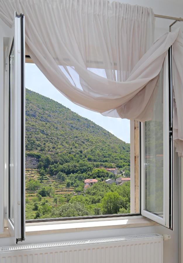 Apartment Moretic Gromaca Bagian luar foto