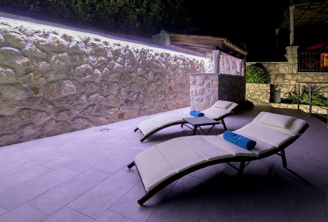 Apartment Moretic Gromaca Bagian luar foto